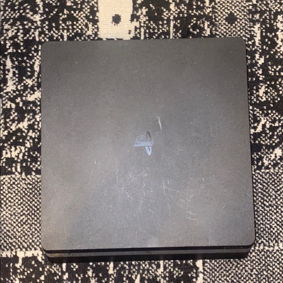 Ps4 Slim 1TB - Picture 1 of 3